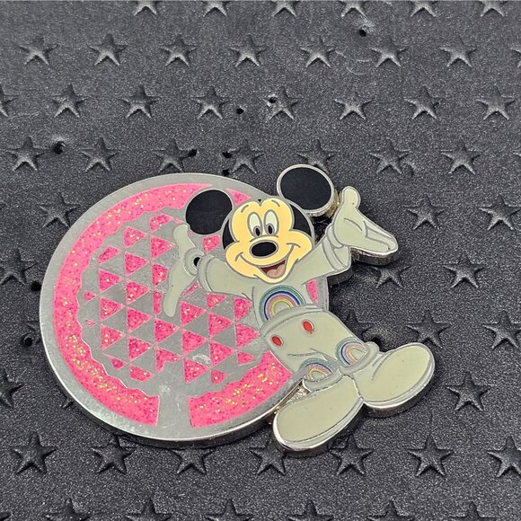 Walt DIsney World World's Biggest Mouse Party Mystery Pins - Epcot Mickey - Picture 1 of 2